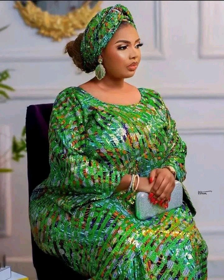 Sophisticated Long Gown Outfit Designs For Ladies Who Love Class And Decency (Photos)